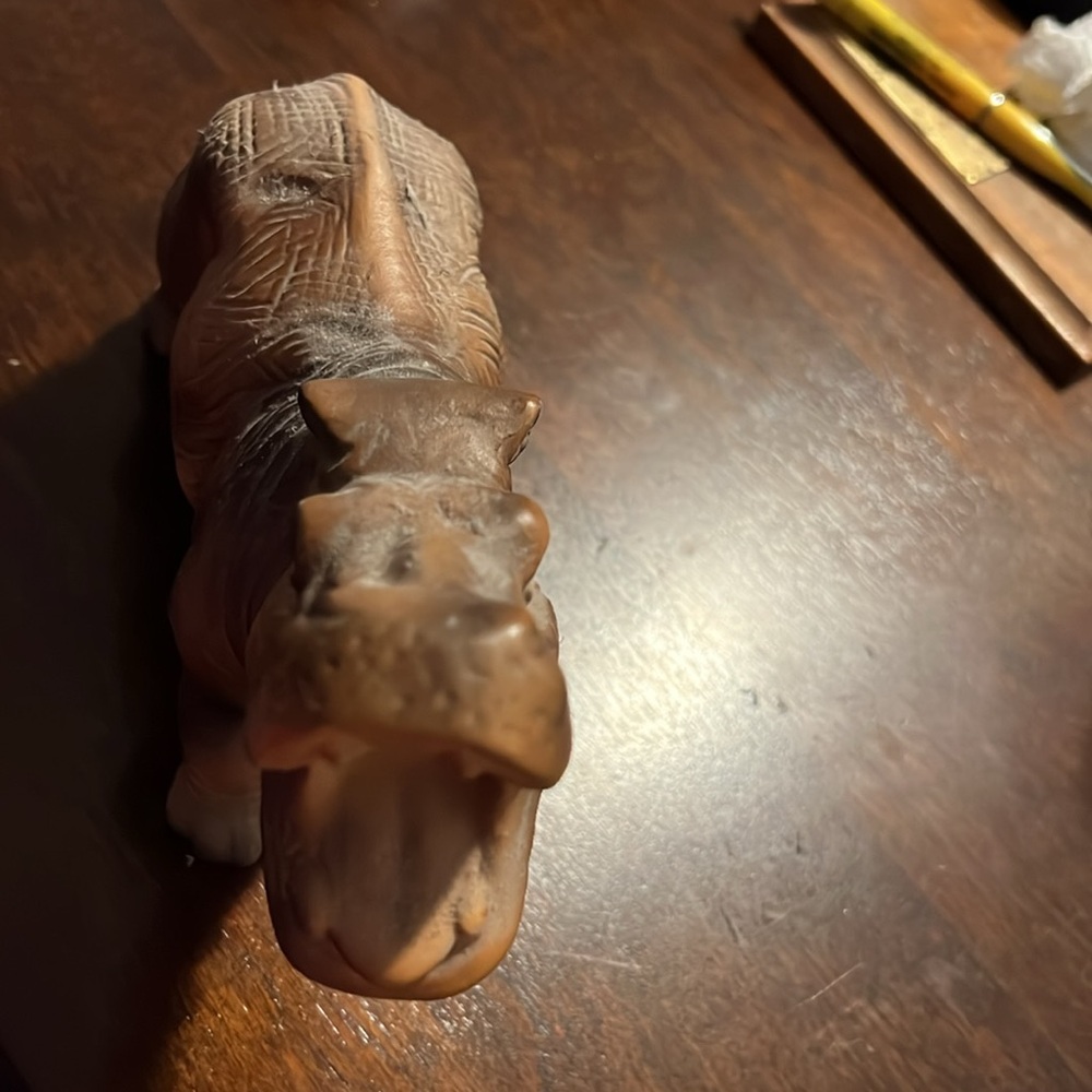 Hippo with detail - Picture 2 of 5
